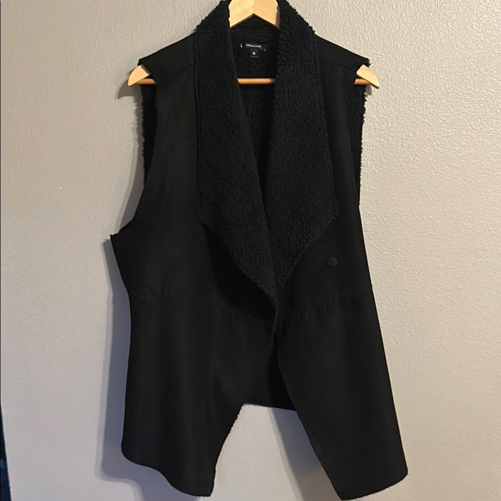 Black Sleeveless Suede-like Vest
